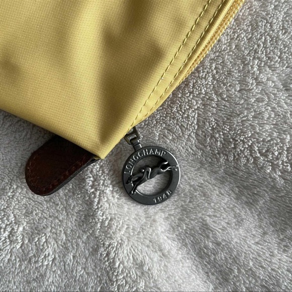 LONGCHAMP // Le Pliage Weekender in yellow - Picture 5 of 8